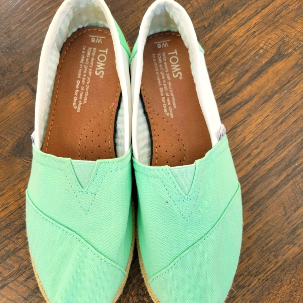 Tom's womens shoes